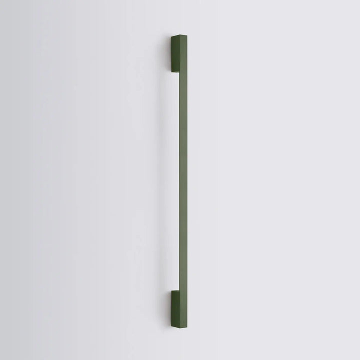 Applique murale SAPPO vert olive éteinte, posée au mur