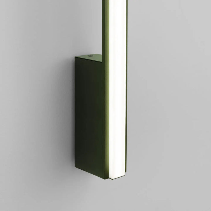 Applique murale LAGOM vert olive éteinte, détail de la fixation