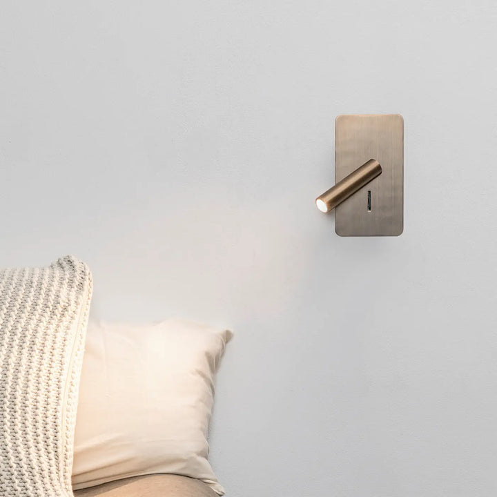 Applique liseuse Suau bronze de Faro Barcelona en situation
