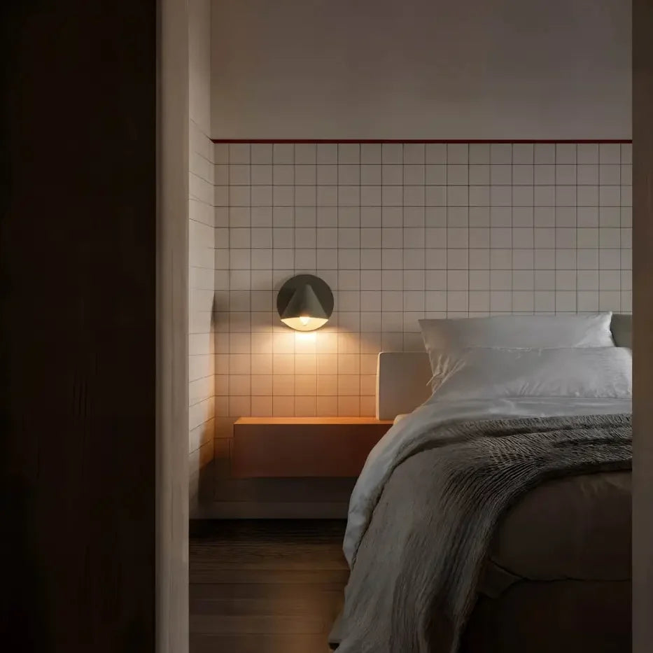 Applique murale Noon gris mousse de Faro Barcelona en situation