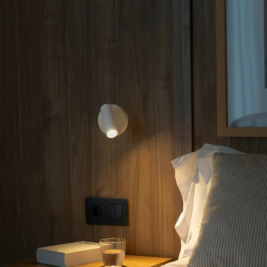 Applique murale Stan Slim blanche de Faro Barcelona en situation