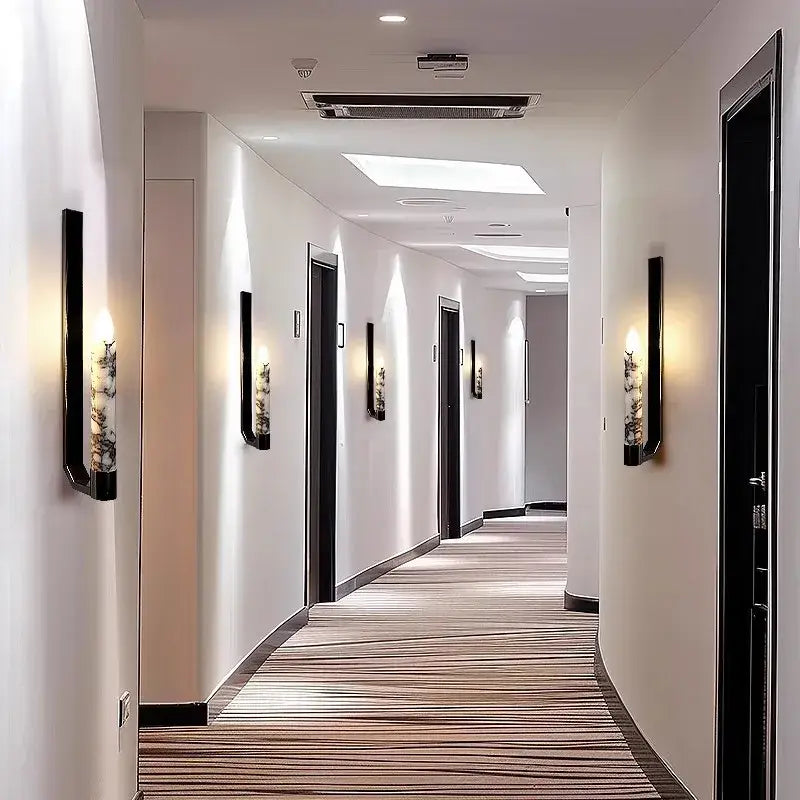 Applique murale de luxe en marbre à l’aspect bougie raffinée