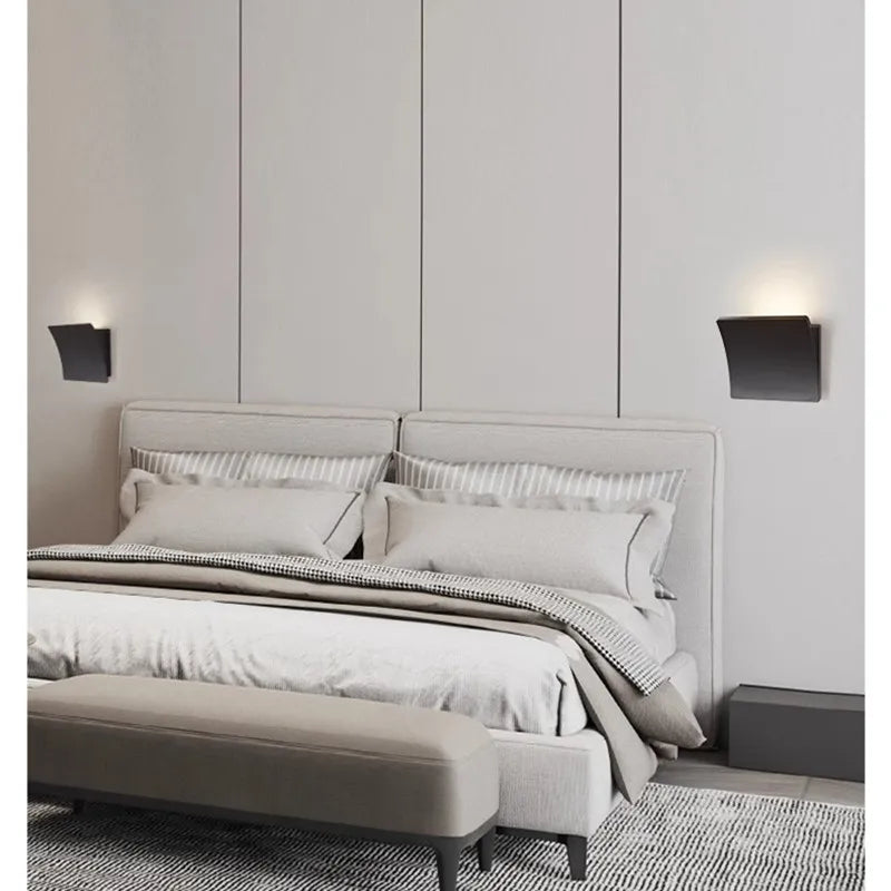 Applique murale minimaliste courbe contemporaine au style épuré