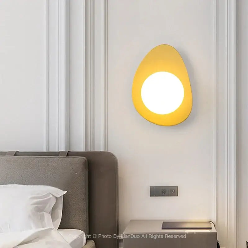 Applique Murale Moderne Au Design Épuré En Métal