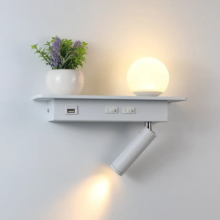 Applique murale moderne blanche avec lampe globe, spot réglable et port usb intégré modèle chary