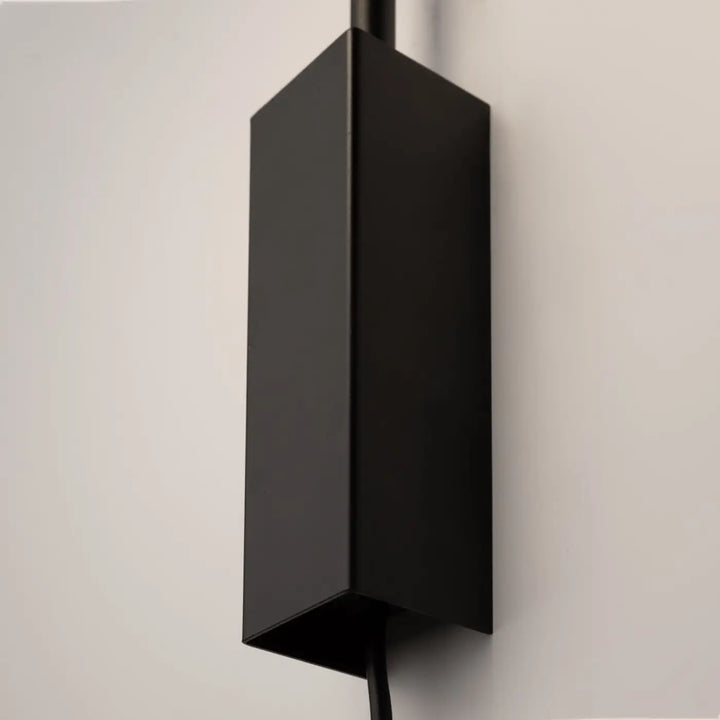 Applique murale mollis en acier noir avec réflecteur feuille finition mate design moderne et rectangulaire