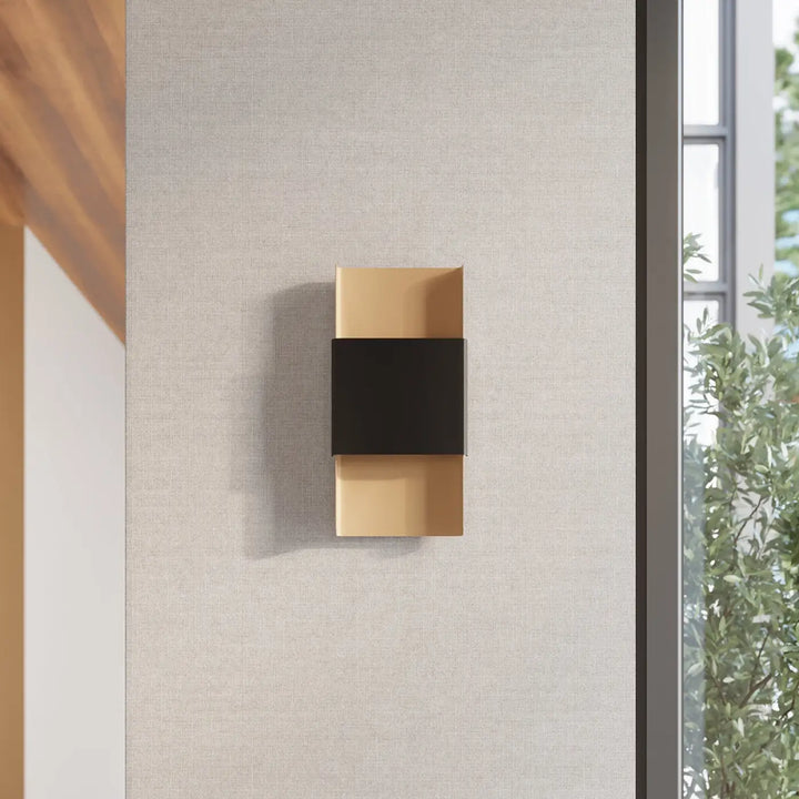 Applique durlin minimalisme rencontre avec un design rectangulaire moderne en laiton poli et noir mat pour variété d’intérieurs