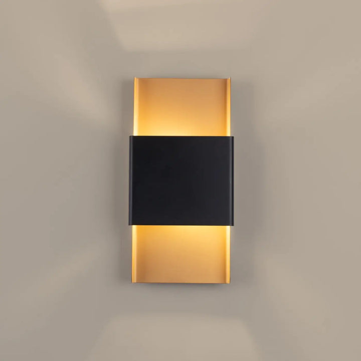 Applique durlin moderne avec panneau noir et côtés métalliques dorés pour minimalisme rencontre et variété d’intérieurs