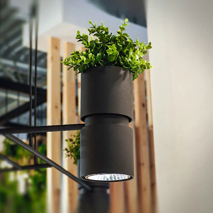 Applique murale kukkia noire avec pot intégré et feuillage vert pour jardins suspendus au design exceptionnel