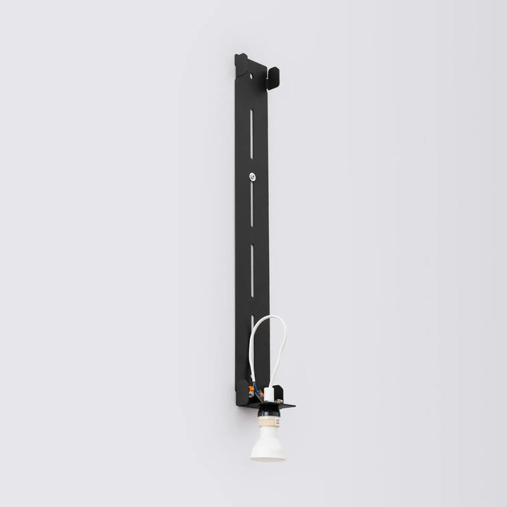 Applique murale noir en métal avec abat-jour blanc de la collection freya disponible en cinq coloris