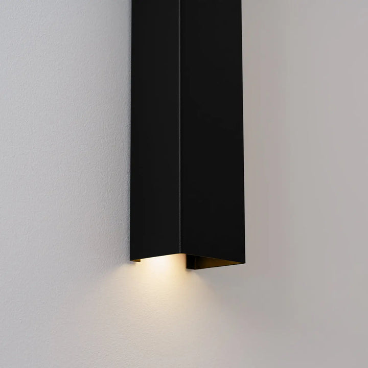 Applique murale noire freya 90 avec design minimaliste et lumière chaude compose d’appliques murales en cinq coloris