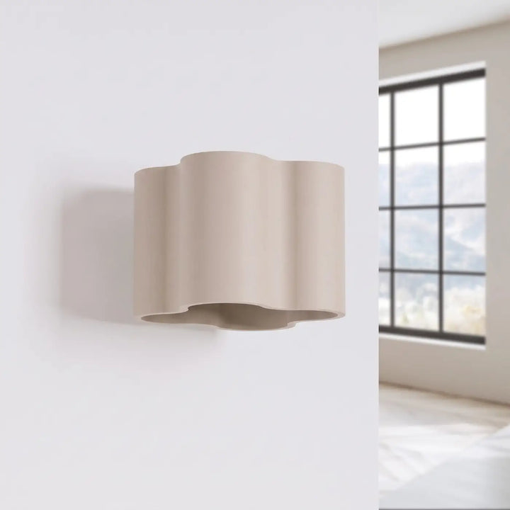 Applique murale Ovio en aluminium taupe, éteinte