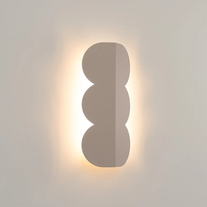 Applique murale BISCUIT taupe allumée, halo sur le mur
