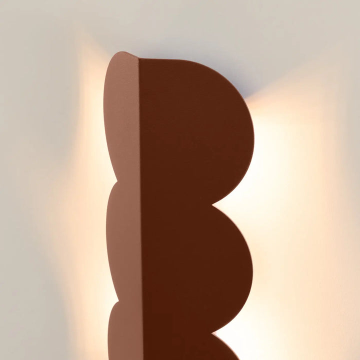 Applique murale BISCUIT moka allumée, vue de profil