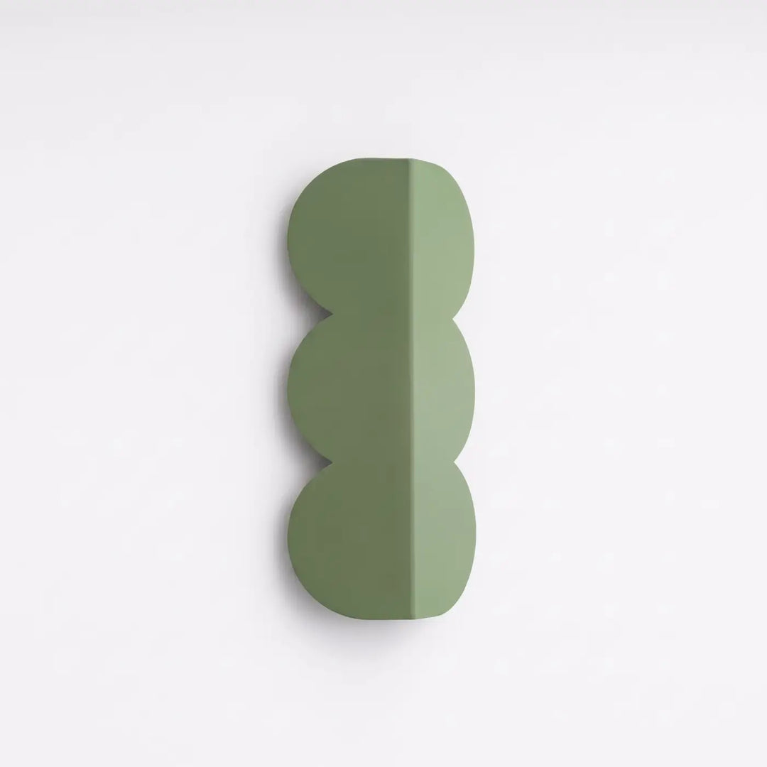 Applique murale BISCUIT sauge éteinte, posée au mur
