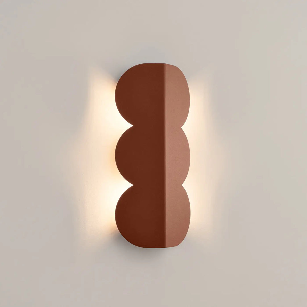 Applique murale BISCUIT moka allumée, halo sur le mur