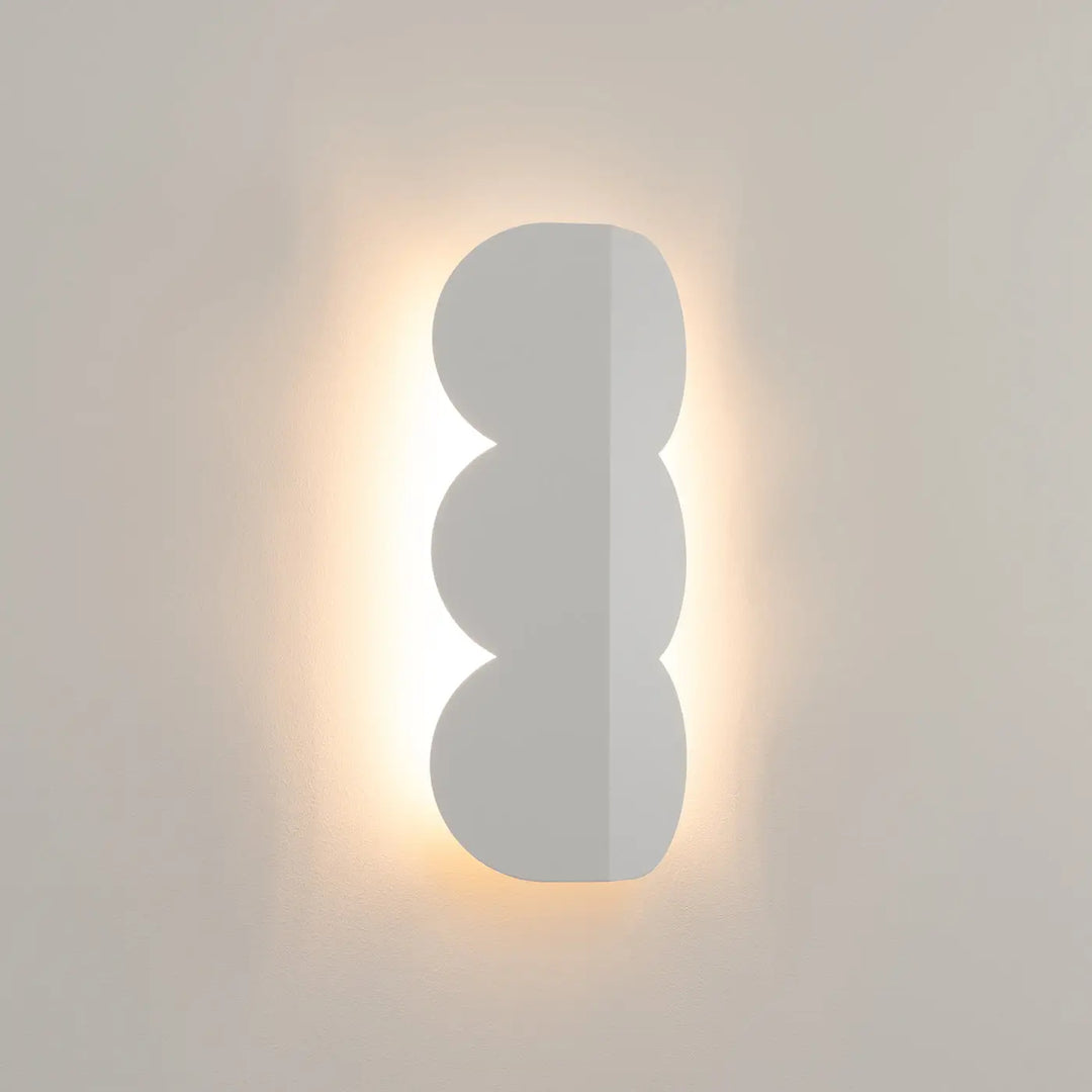 Applique murale BISCUIT blanc allumée, halo sur le mur