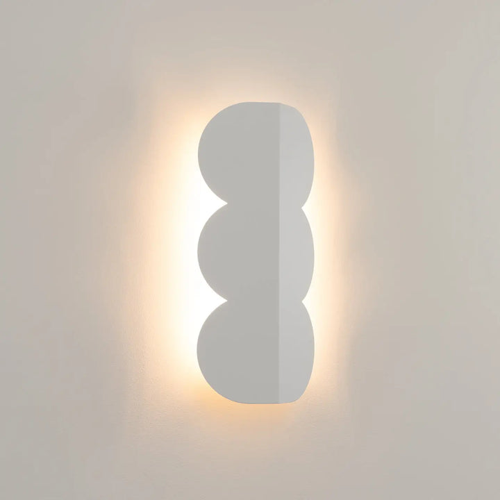 Applique murale BISCUIT blanc allumée, halo sur le mur
