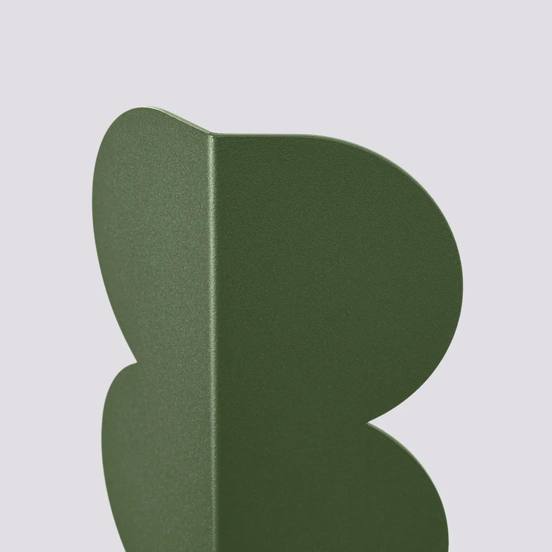 Applique murale BISCUIT vert olive détail de la forme ondulée