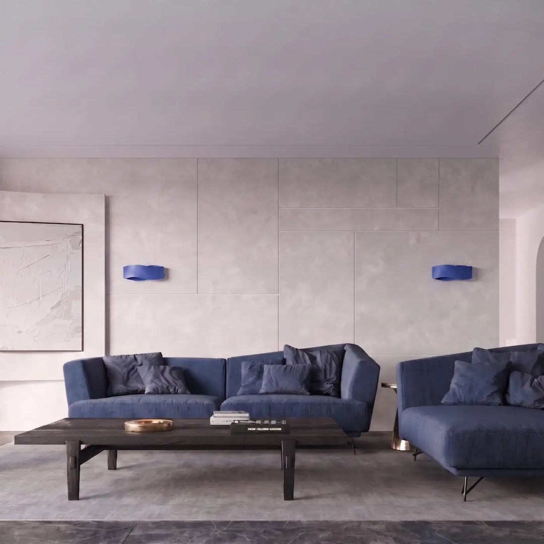Applique murale outremer dans un intérieur contemporain