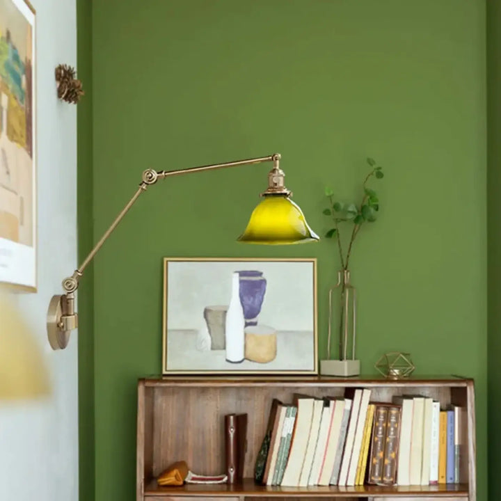 Applique murale orientable en laiton avec abat jour verte chic