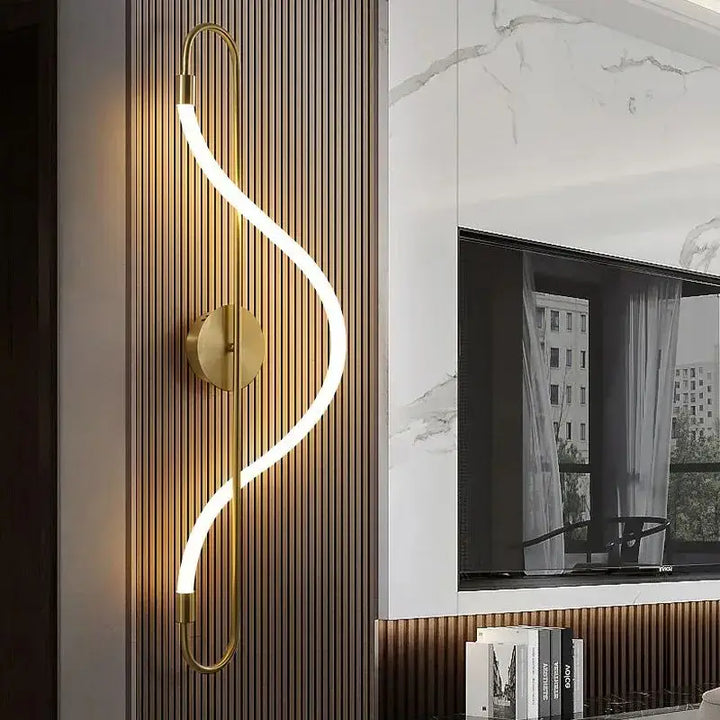 Applique Murale Originale Avec Long Tube En LED Design Épuré