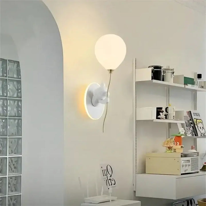 Applique Murale Ours Coloré Qui Tient Un Ballon En Métal