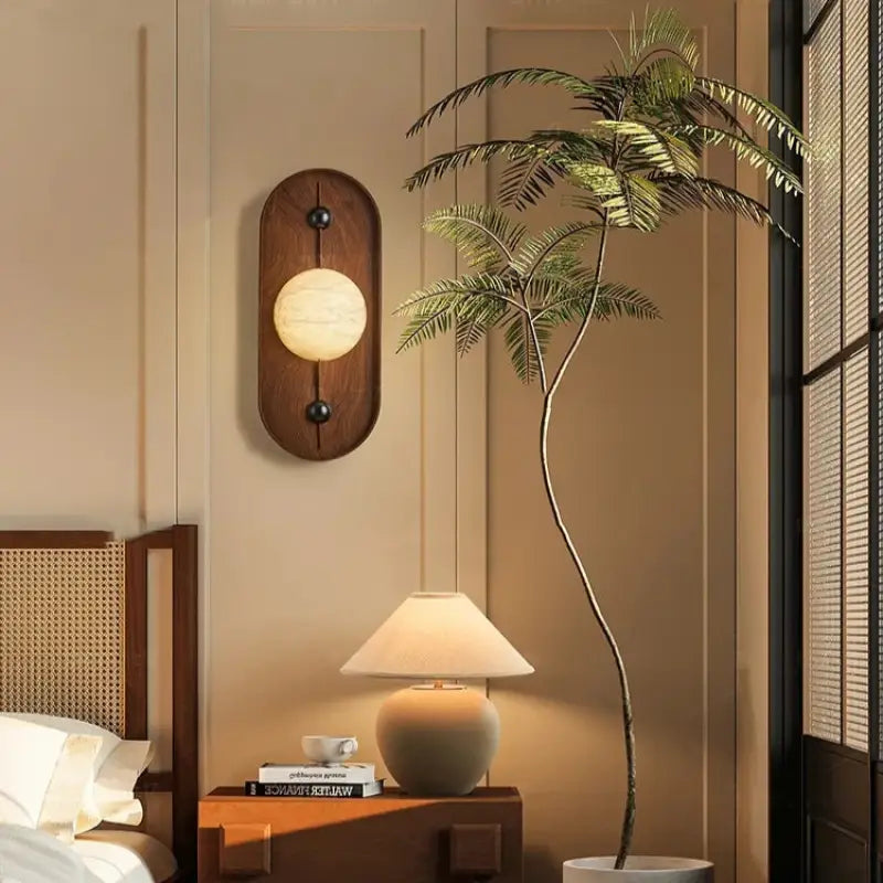 Applique Murale Ovale En Bois Foncé Avec Boule Blanche