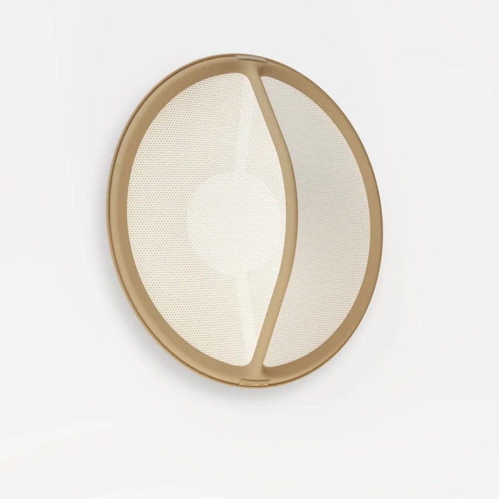 Beige applique murale pantaya en tricot tendu avec cadre moderne conçue par patricia urquiola