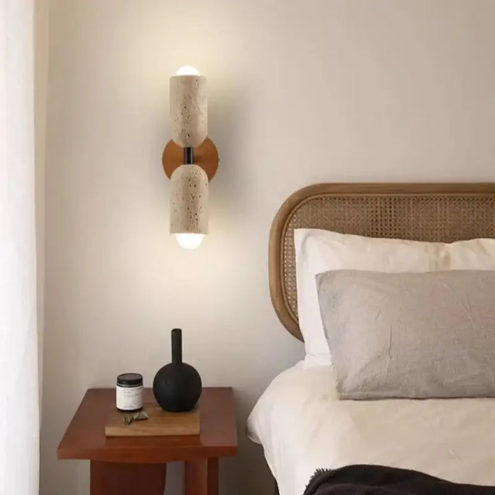 Applique murale en pierre avec un support en bois et à LED

