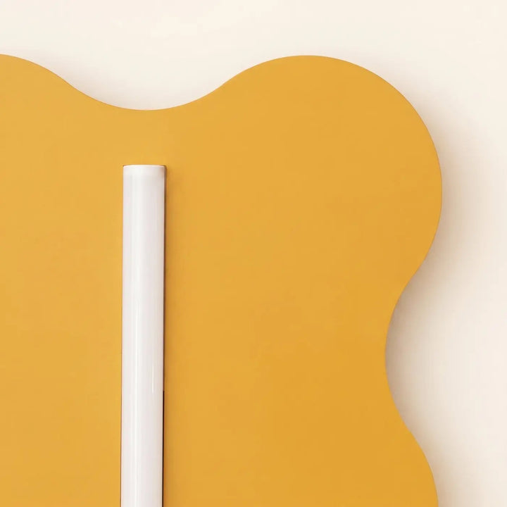 Applique murale KLOVER jaune détail de la découpe