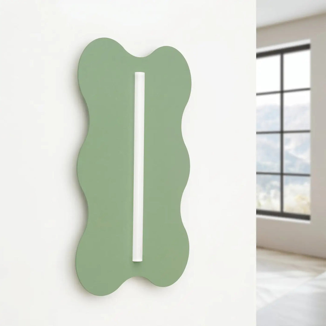 Applique murale KLOVER sauge éteinte, posée au mur