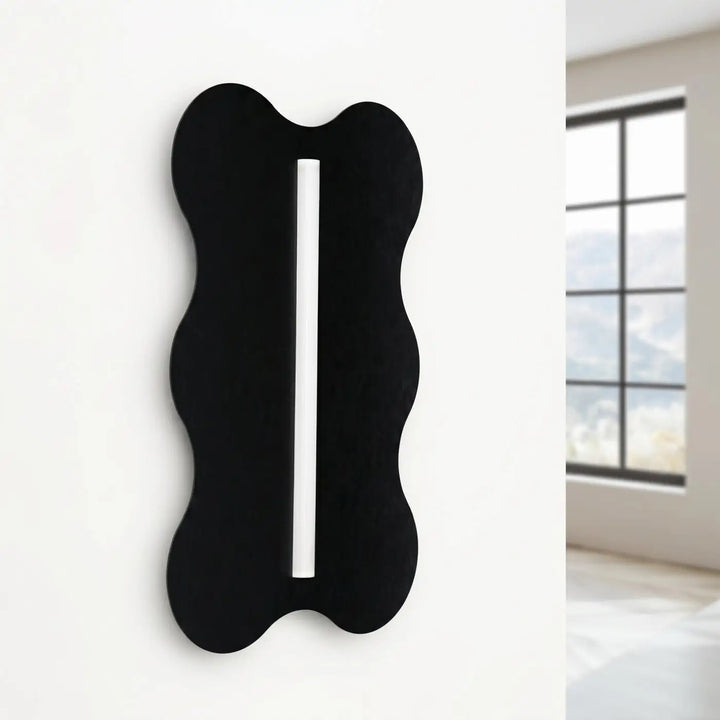 Applique murale KLOVER noir éteinte, posée au mur