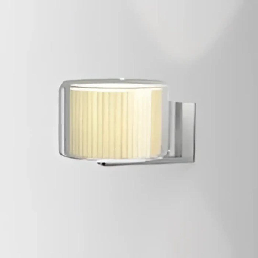 Applique murale kelya crème avec verre côtelé vertical et support métallique pour un éclairage doux murale raffinée