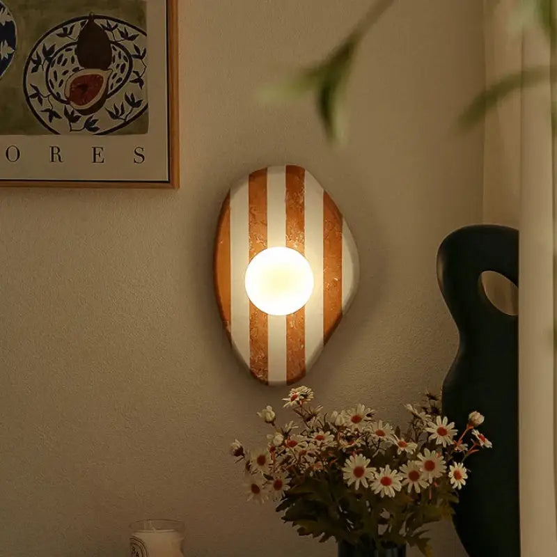 Applique murale rayé en noir et blanc

