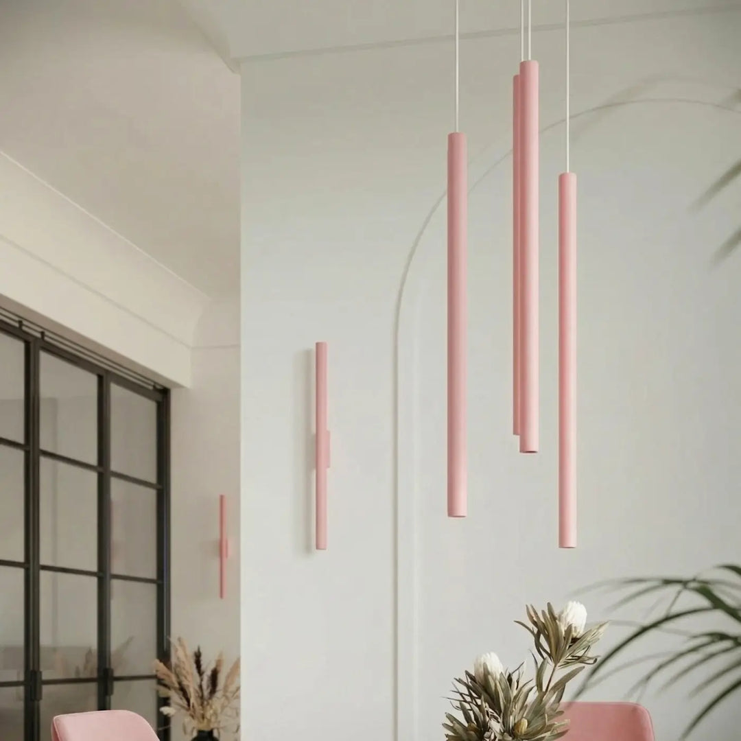 Applique murale rose allumée, vue rapprochée
