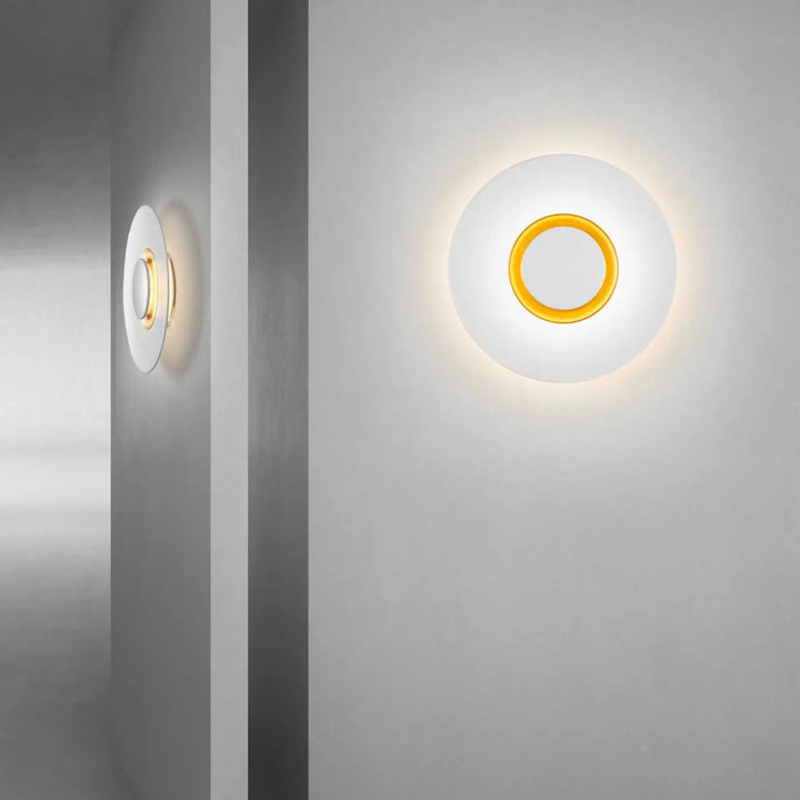 Applique murale Big Bang ronde dans un intérieur