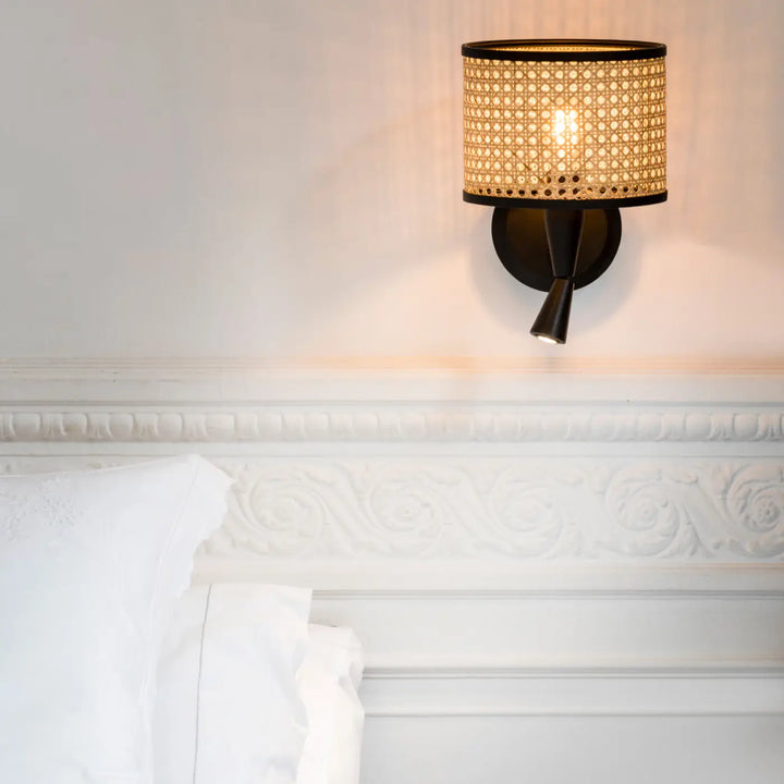 Applique murale Mambo en rotin de Faro Barcelona en situation