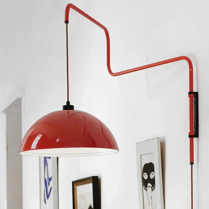 Applique murale rouge avec bras courbé