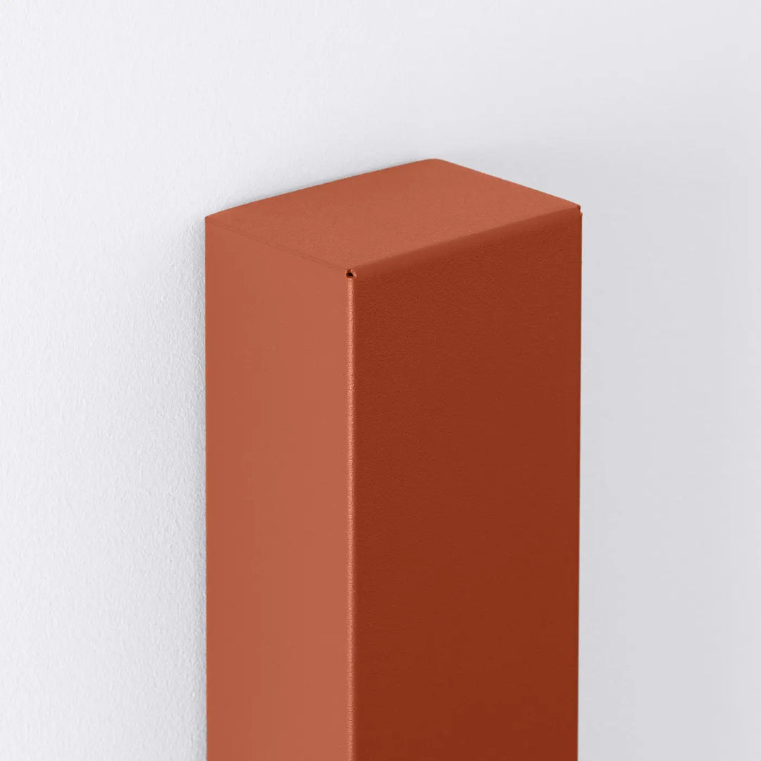 Applique murale freya 150 rouge ocre en acier mat compose d’appliques murales minimalistes en cinq coloris disponibles