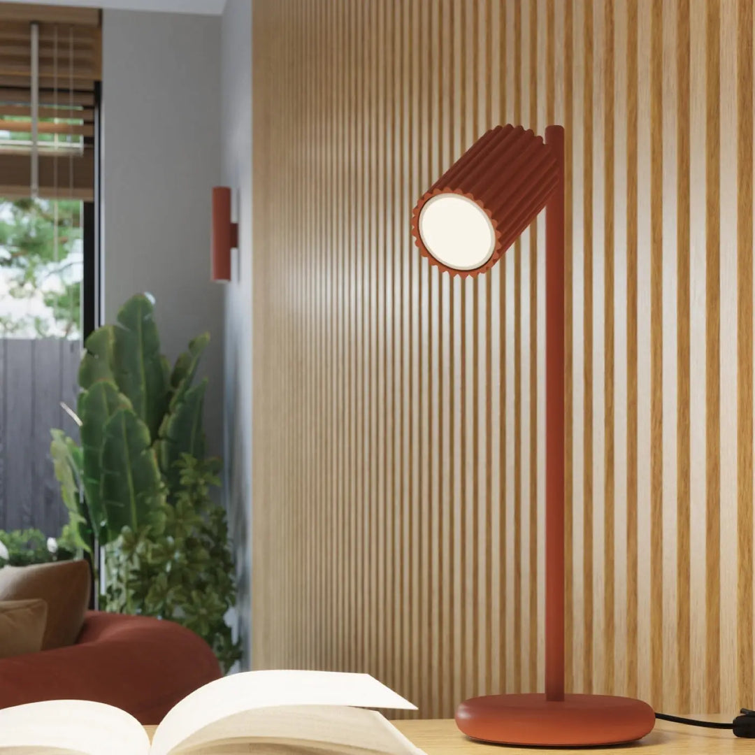 Applique murale karbon 30 rouge ocre avec tête cylindrique cannelée et design minimaliste compatible ampoules gu10 interchangeables