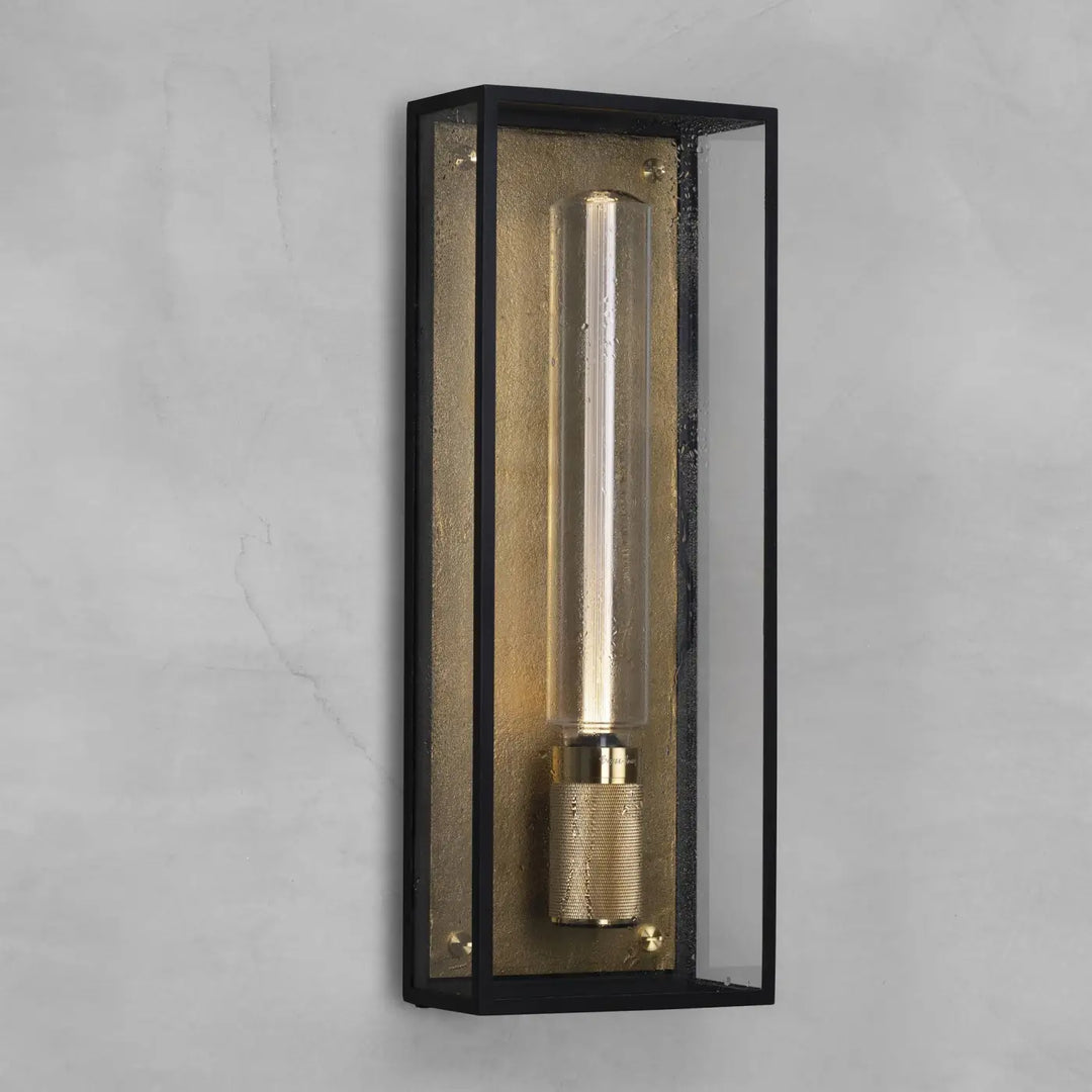 Applique murale Caged Wet en finition laiton, cage en métal noir mat et verre #couleur_dor