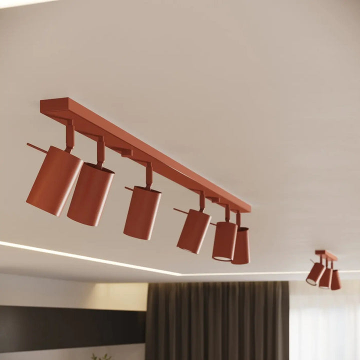 Applique murale ocre rouge allumée, vue rapprochée