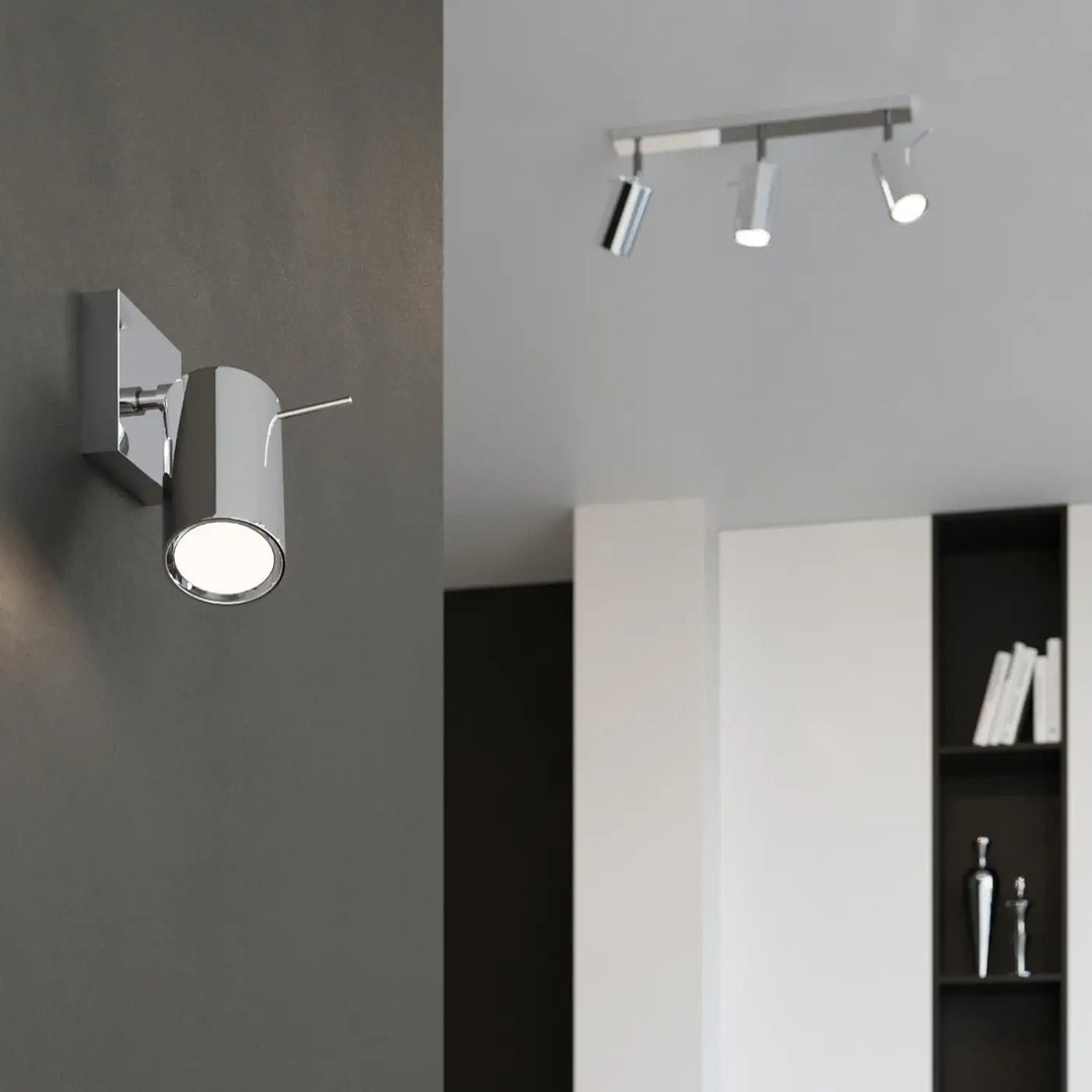 Applique murale ring chrome avec tête cylindrique et bras ajustable pour éclairage au-dessus d’un lit