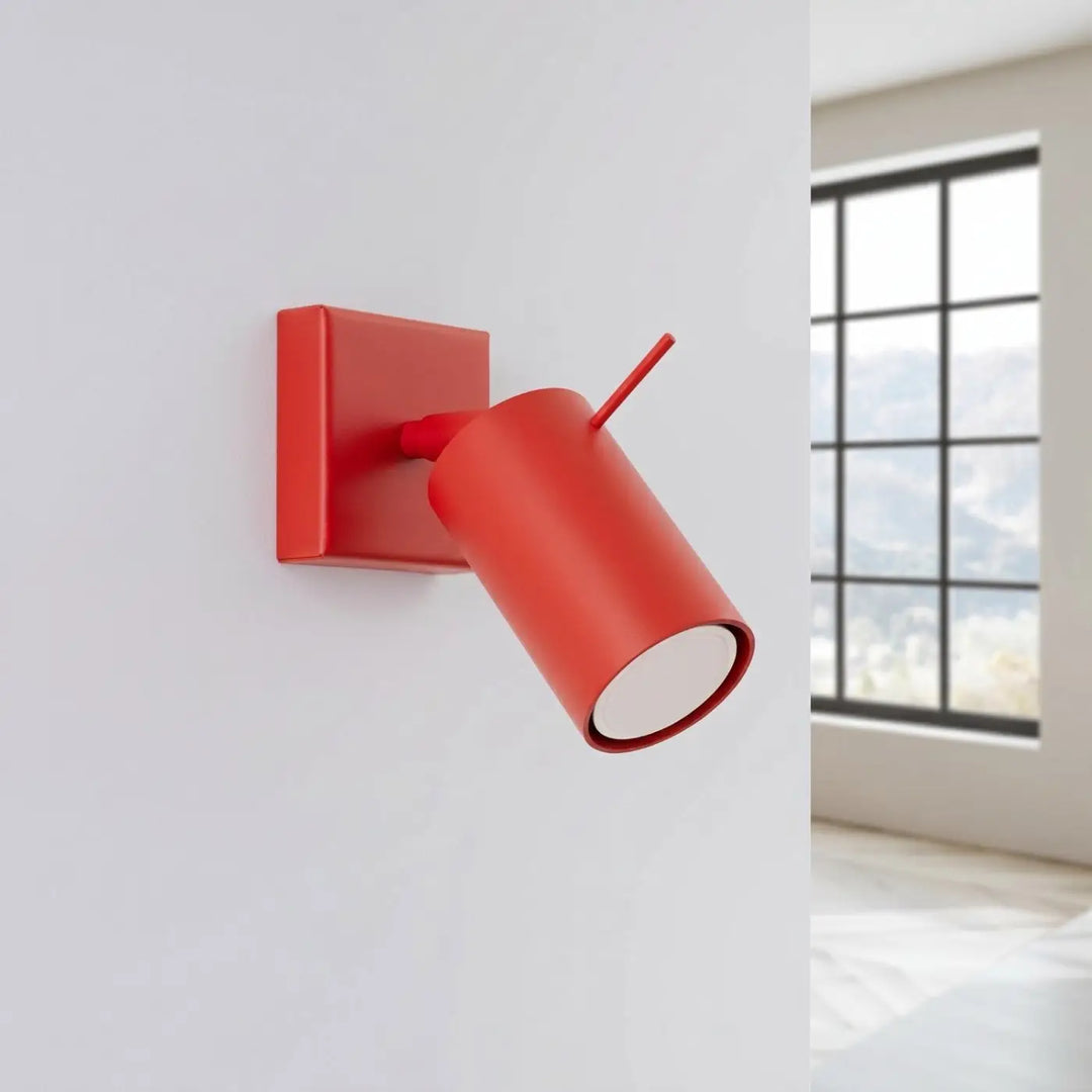 Applique murale rouge éteinte, vue rapprochée