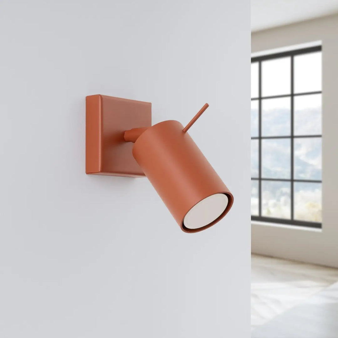 Applique murale ocre rouge éteinte, vue rapprochée