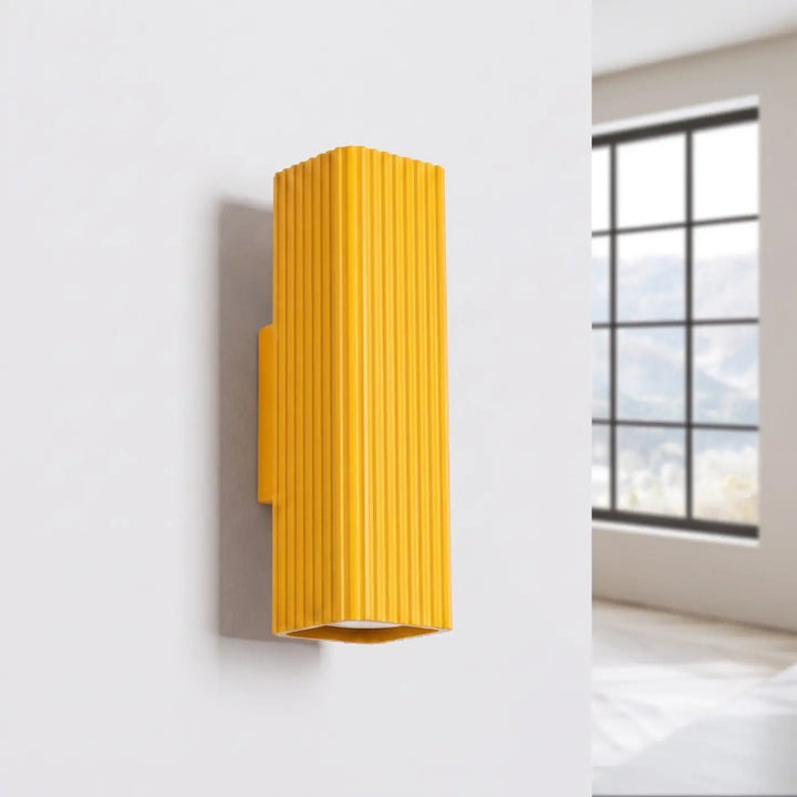 Applique murale Rayo en aluminium jaune à réflecteur rainuré, éteinte