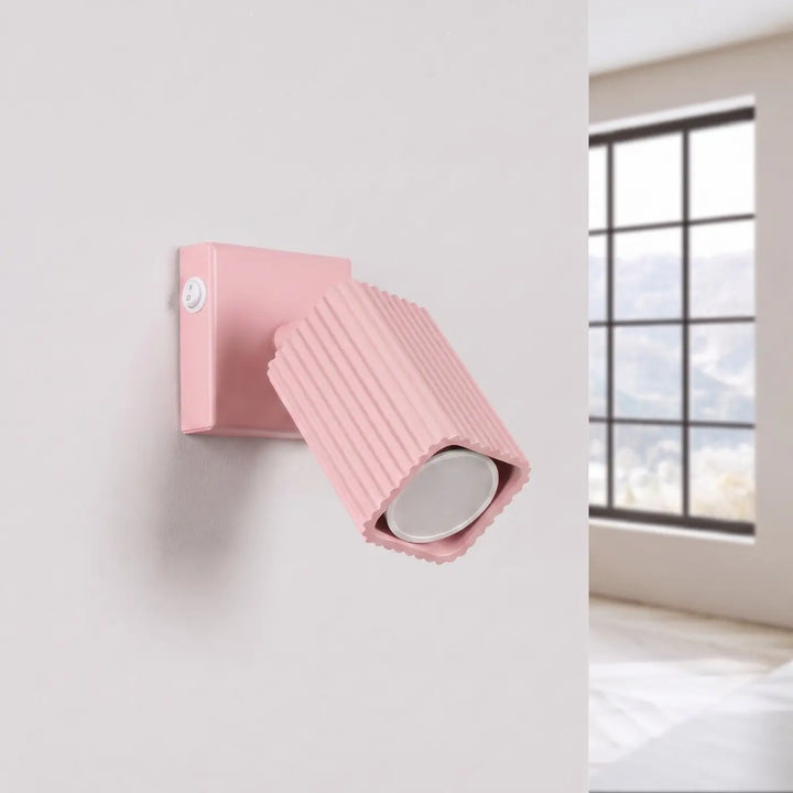 Applique murale Rayo en aluminium rose à réflecteur rainuré, éteinte
