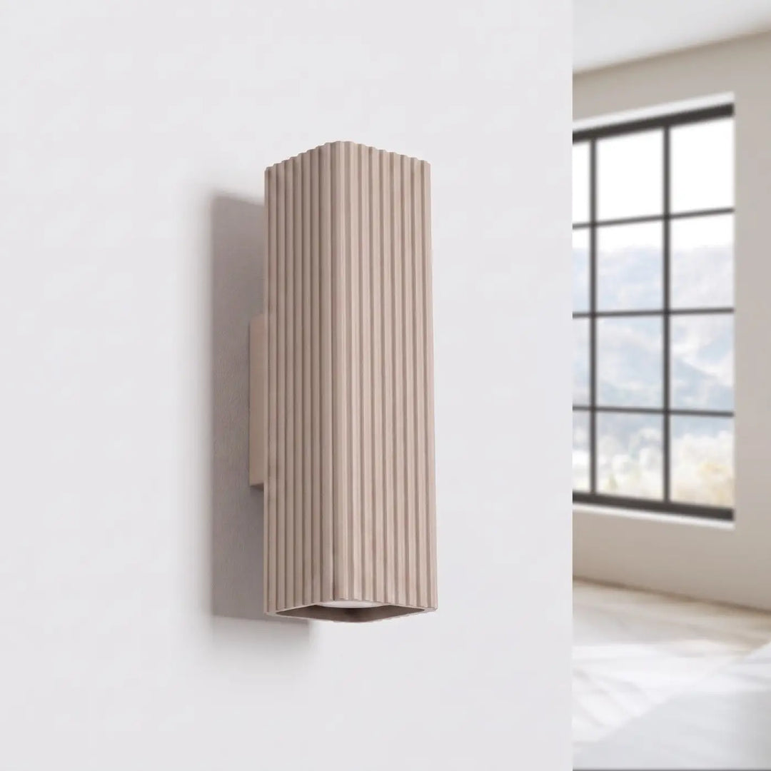 Applique murale Rayo en aluminium taupe à réflecteur rainuré, éteinte
