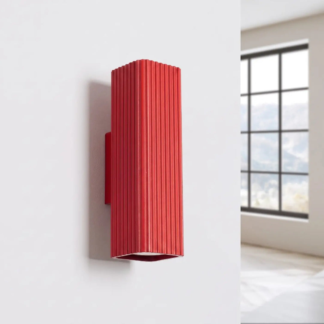 Applique murale Rayo en aluminium rouge à réflecteur rainuré, éteinte